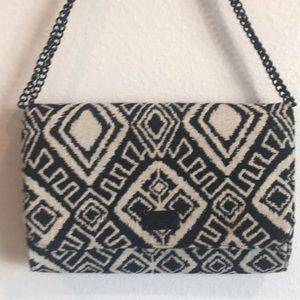 Billabong NWOT Black and white tribal print Bag